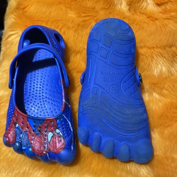 Spider-Man toe crocs - Picture 4 of 4